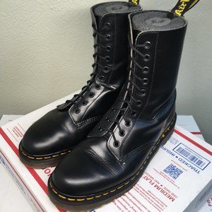 Vintage 90's ENGLAND mie WOMENS US 10 boots 1490 Dr. Martens 10-eye airwair oi